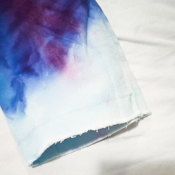 Upcycled custom ice dye spiral Black Orchid raw hem cropped jeans size 27 - Picture 11 of 16